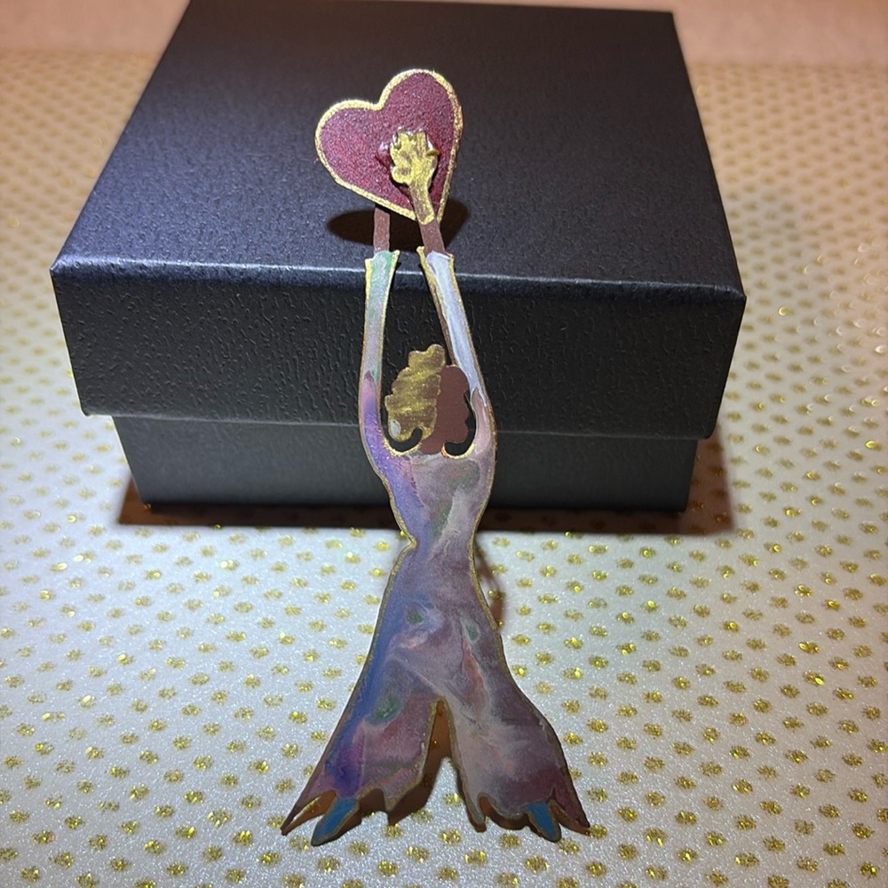 Brooch ‘Lady holding a ❤️’ Handcrafted Metal (VALENTINES DAY)
